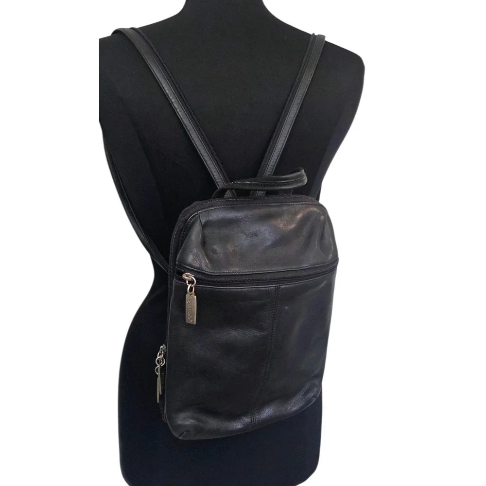 Tignanello Black Soft Leather Sling Backpack Purse Bag Vintage Y2K Convertible‎